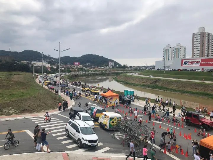 Dia de lazer marca libera&ccedil;&atilde;o do tr&acirc;nsito na Avenida Governador Luiz Henrique da Silveira