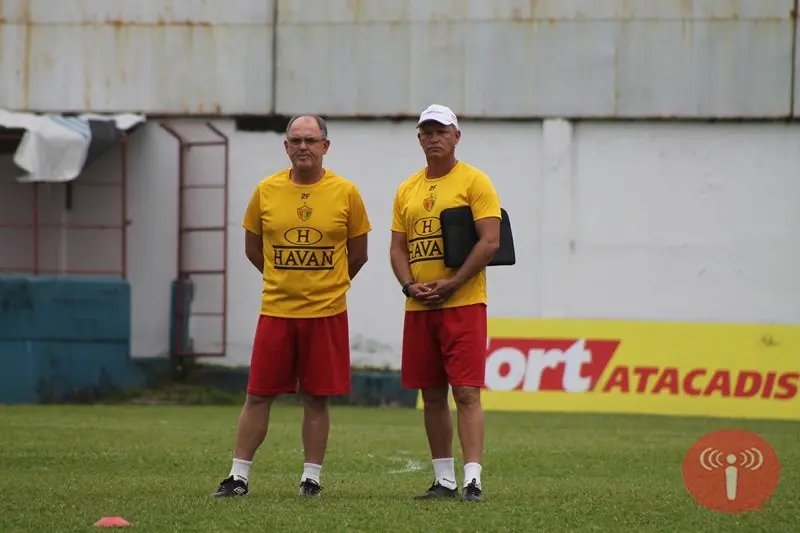 A dúvida para domingo está no meio-campo