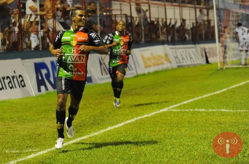 Vitória deixa time muito perto da vaga