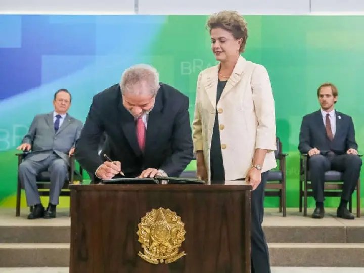 Liminar suspende nomeação de Lula