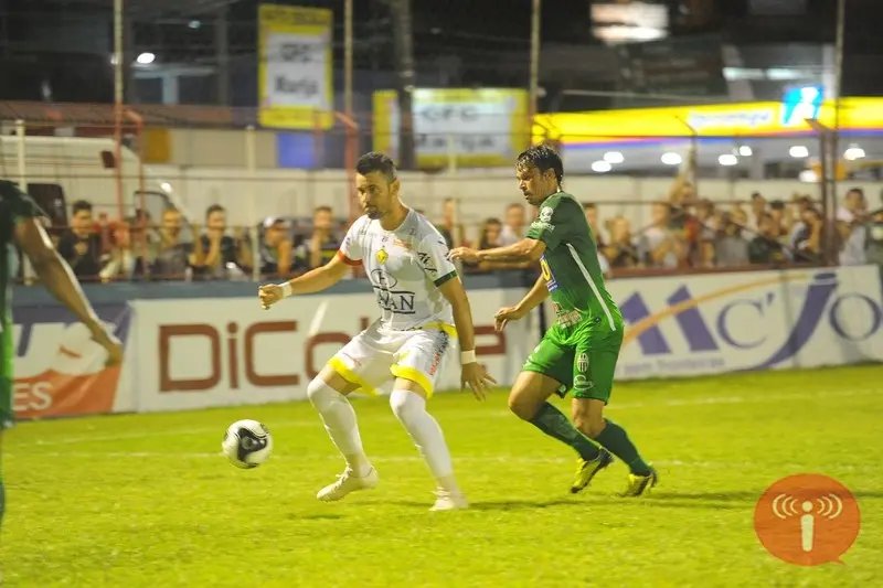 Brusque vence clássico e abre distância na briga pela Série D