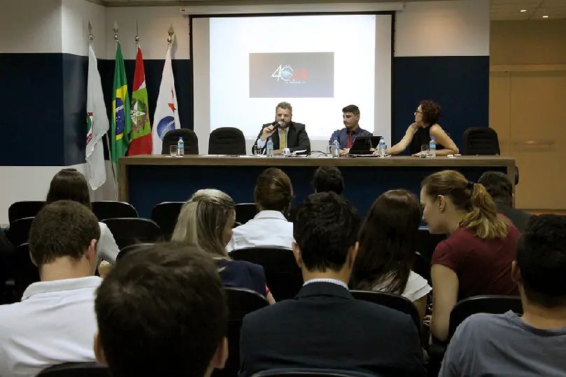 Selo dos 40 anos da OAB Brusque é apresentado em assembleia