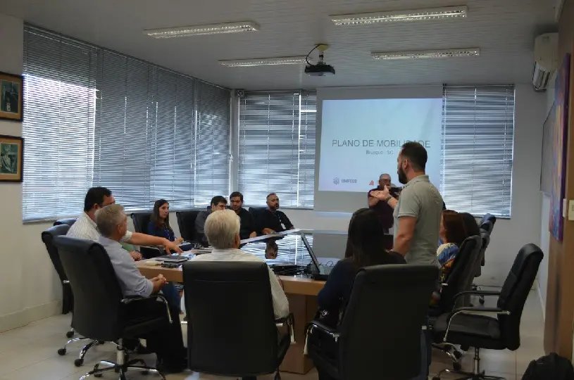 Prefeito se reúne para discutir Plano de Mobilidade Urbano do Município