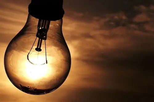 Aneel pro&iacute;be corte de luz pelos pr&oacute;ximo tr&ecirc;s meses