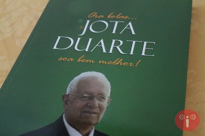 Livro sobre trajetória de Jota Duarte é lançado