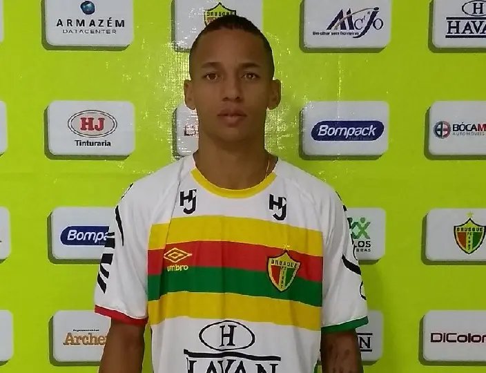 Brusque acerta com lateral, zagueiro e renova com atacante