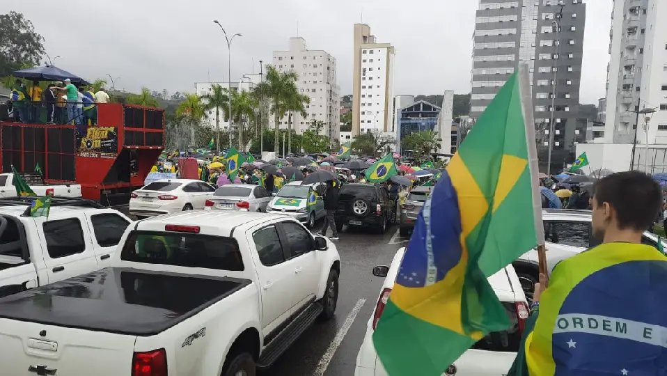 (V&iacute;deo) Ato de apoio a Bolsonaro no 7 de setembro &eacute; realizado em Brusque 