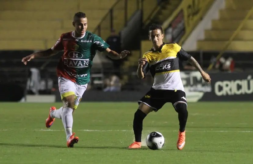 Brusque tenta segurar, mas perde em Criciúma