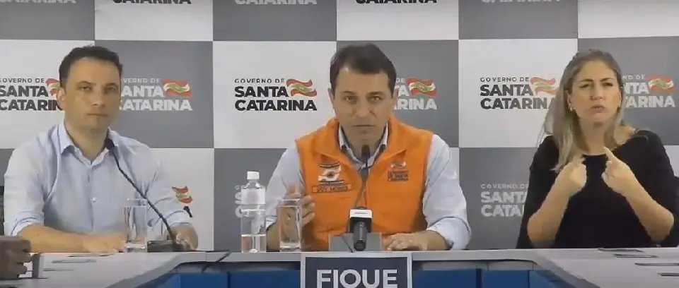&ldquo;Vamos prorrogar por mais sete dias a nossa restri&ccedil;&atilde;o social&rdquo;, anuncia o governador Mois&eacute;s