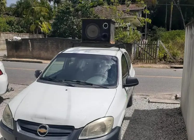 Carros de som em Brusque espalham mensagens sobre coronav&iacute;rus