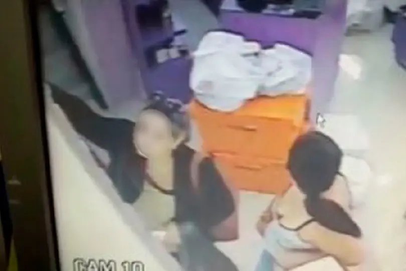 Mulheres furtam e agridem gerente de loja