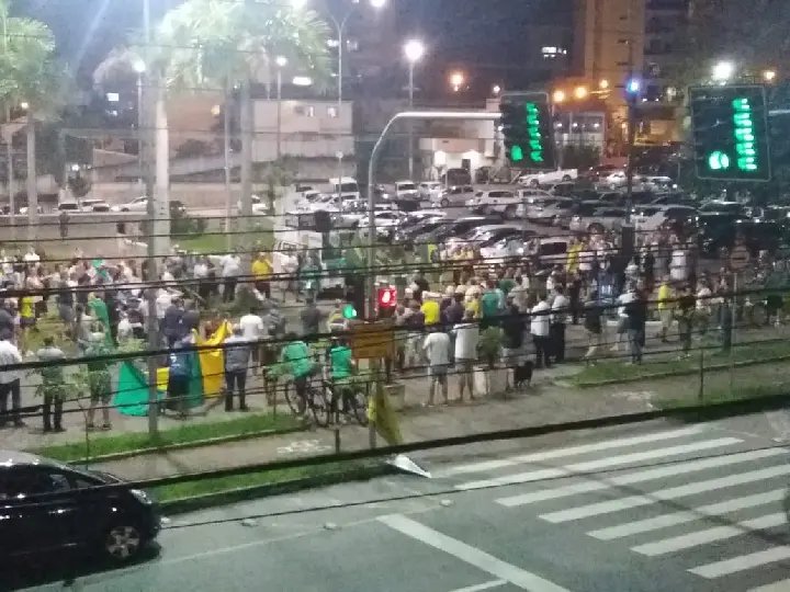 Manifesto na Praça Sesquicentenário pede prisão de Lula