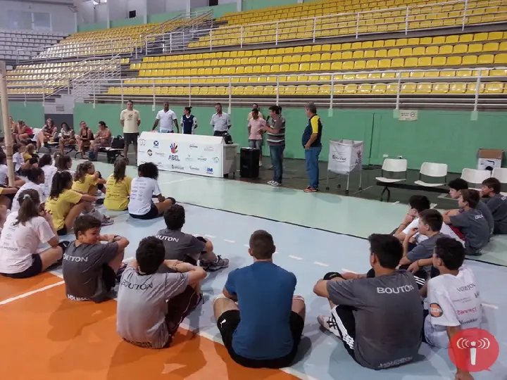 Equipe de voleibol brusquense é apresentada