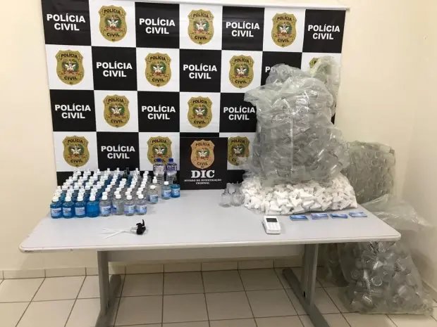 Pol&iacute;cia Civil fecha f&aacute;brica clandestina de &aacute;lcool em gel e prende tr&ecirc;s pessoas em Joinville