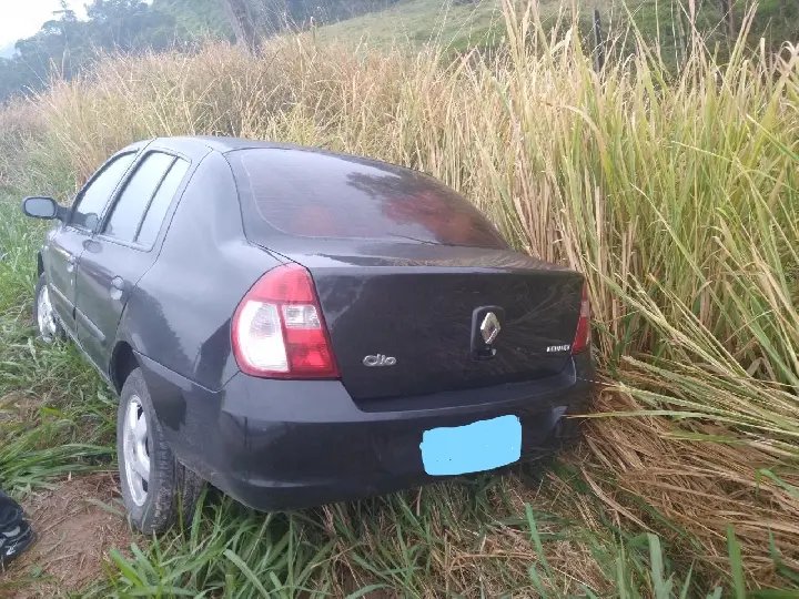 Idoso perde o controle do ve&iacute;culo e acaba saindo da pista da SC-410