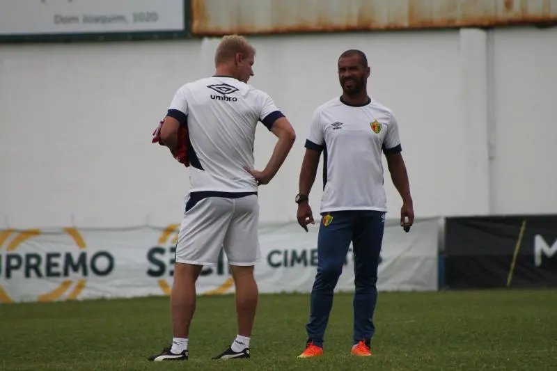 Pingo pede inteligência, equilíbrio e apoio do torcedor contra o Inter de Lages