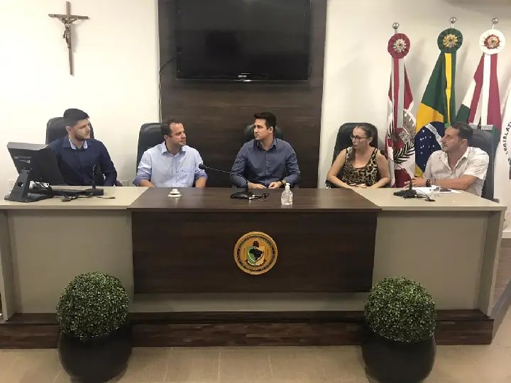 Prefeitos do Vale se re&uacute;nem para tratar sobre barreiras  de acesso aos munic&iacute;pios