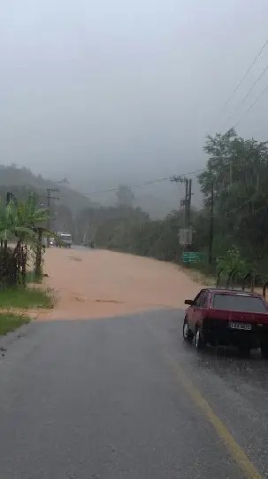 Moradores de Botuverá se indignam com alagamentos