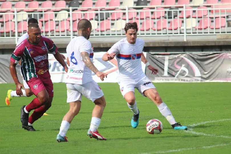 Carlos Renaux goleia o Fluminense por 5 x 0