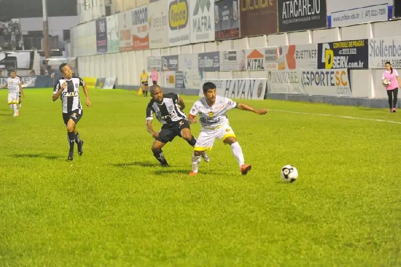 Brusque põe Figueirense na roda e vence de novo