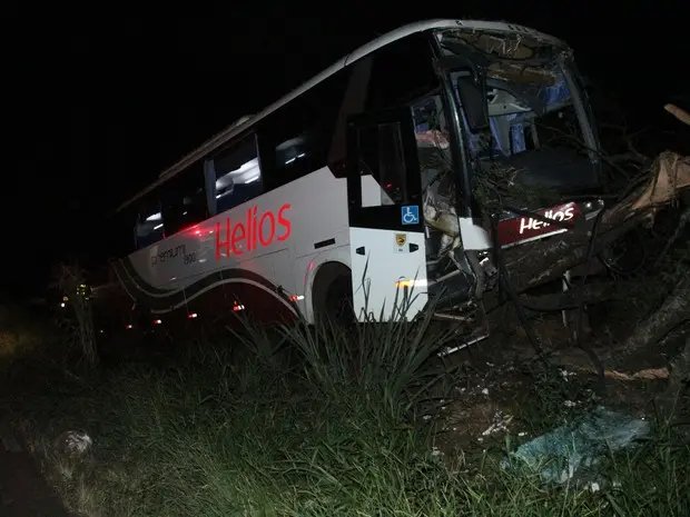 Acidente com ônibus deixa 30 feridos