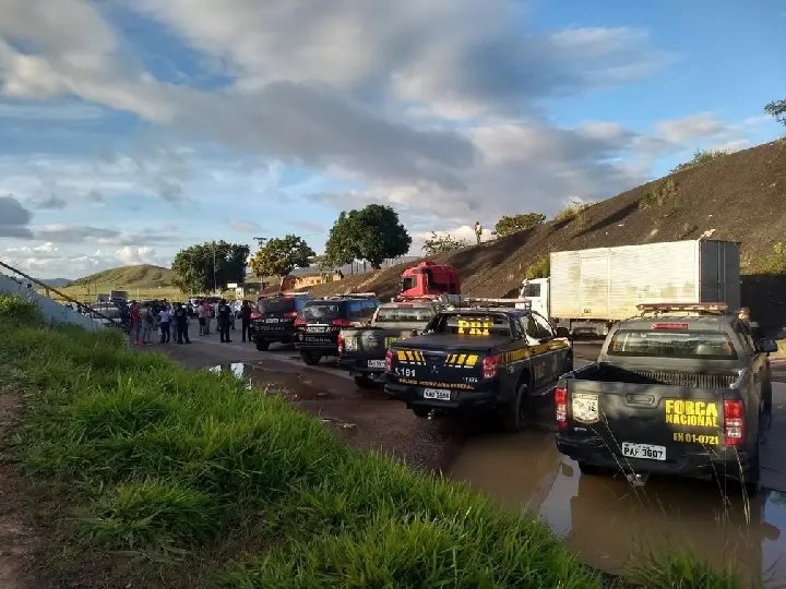Governo fecha fronteiras terrestres
