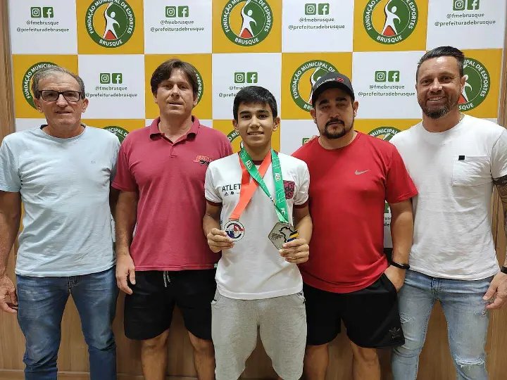 Diretor da FME recebe atleta destaque no jud&ocirc;