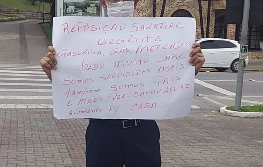 Protesto de servidor gera rea&ccedil;&atilde;o da Prefeitura de Brusque e do sindicato
