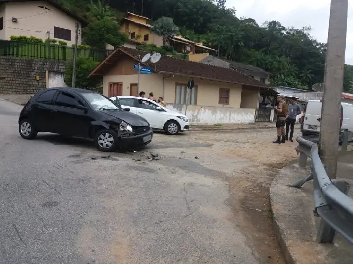 Crian&ccedil;a fica ferida em acidente de tr&acirc;nsito