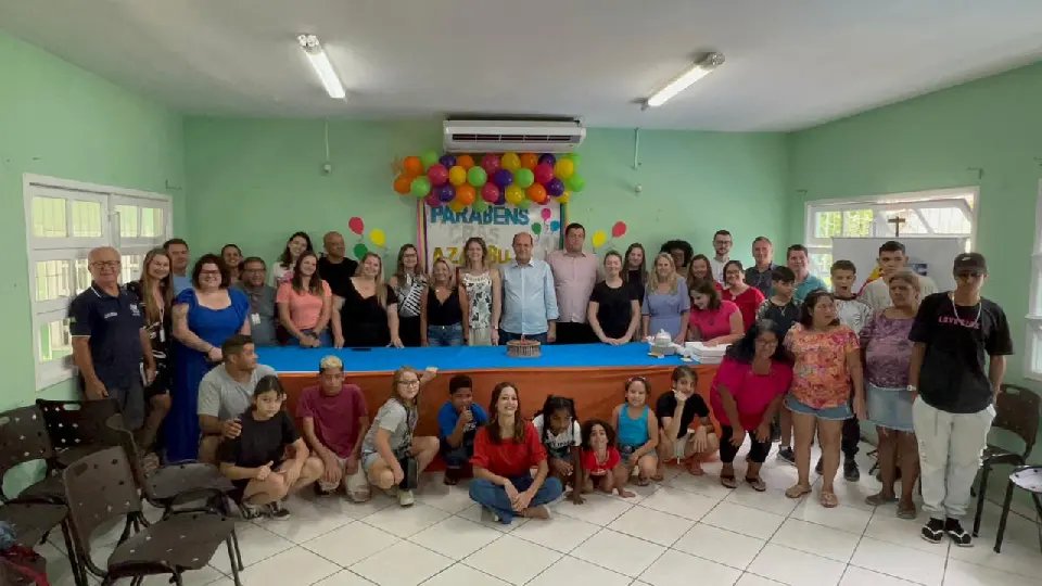 Usu&aacute;rios do Cras Azambuja comemoram oito anos da institui&ccedil;&atilde;o