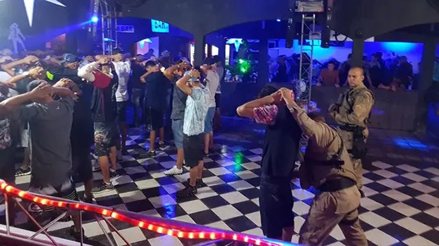 PM aborda 41 adolescentes em casa noturna em Tijucas