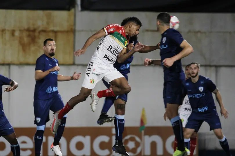 Em jogo com segunda etapa de 50 minutos, Brusque e Londrina n&atilde;o saem do zero