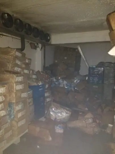 Bombeiros combatem princ&iacute;pio de inc&ecirc;ndio em supermercado