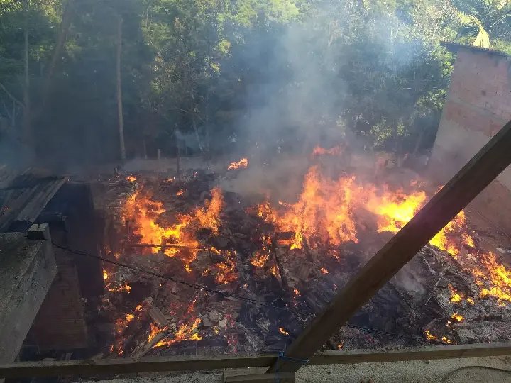 Incêndio consome residência em Botuverá