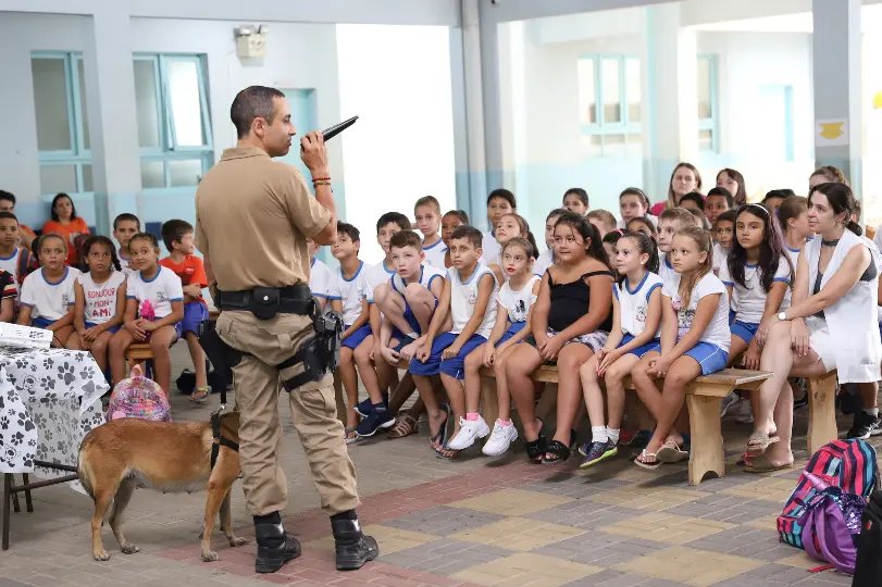 Projeto ensina estudantes sobre cuidados com os animais