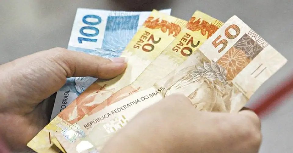 Aposentados e pensionistas do INSS v&atilde;o receber metade do 13&ordm; sal&aacute;rio