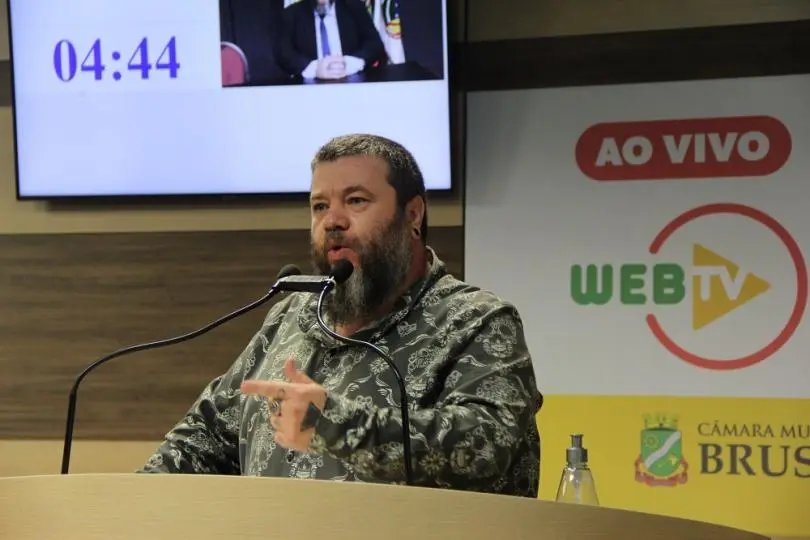 "Prefeito Ari, acampe em Florian&oacute;polis e s&oacute; saia com a assinatura "