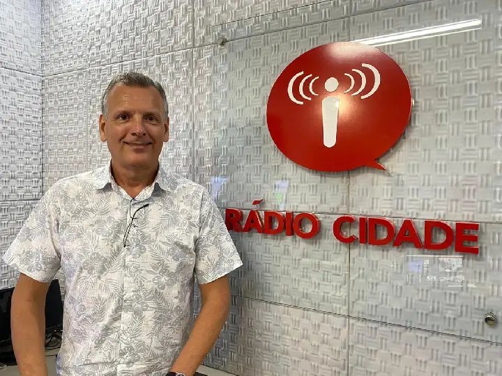 V&Iacute;DEO: &ldquo;Seria estranho se tivesse no palanque com Ciro Roza&rdquo;