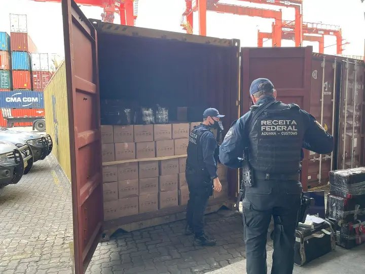 RF realiza a apreens&atilde;o de 350 kg de coca&iacute;na no Porto de Itapo&aacute;
