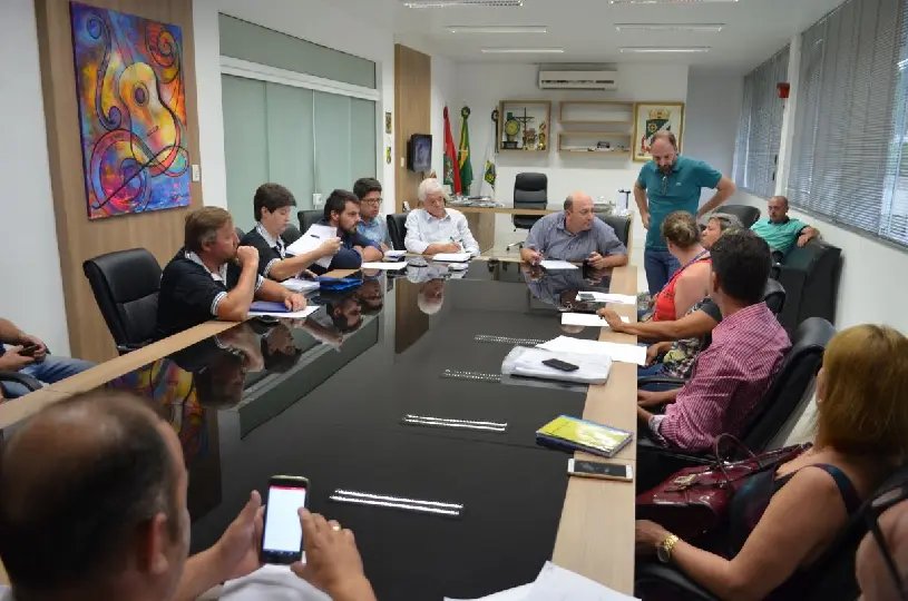 Representantes da UBAM se reúnem com prefeito e vice