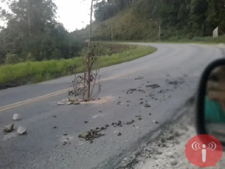 Buraco na rodovia Gentil Battisti Archer