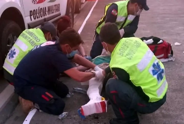 Comerciante &eacute; agredido a fac&atilde;o e tem perna quebrada por morador de rua