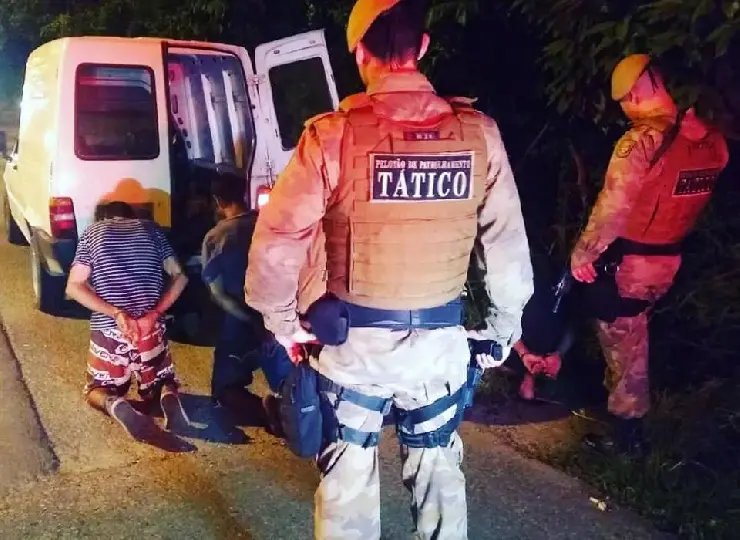 PM encontra foragido de Joinville dentro de veículo na Antônio Heil