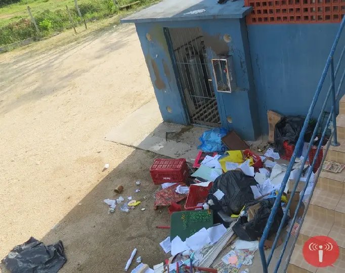 Vândalos atacam prédio do Cras
