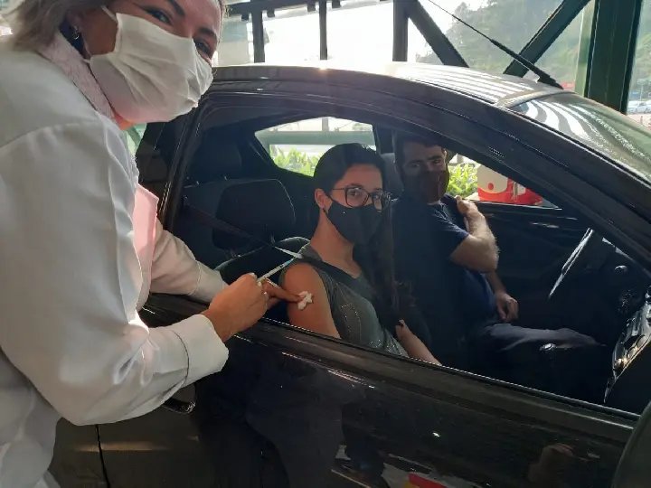  Brusque inicia vacina&ccedil;&atilde;o de pessoas com 18 anos ou mais