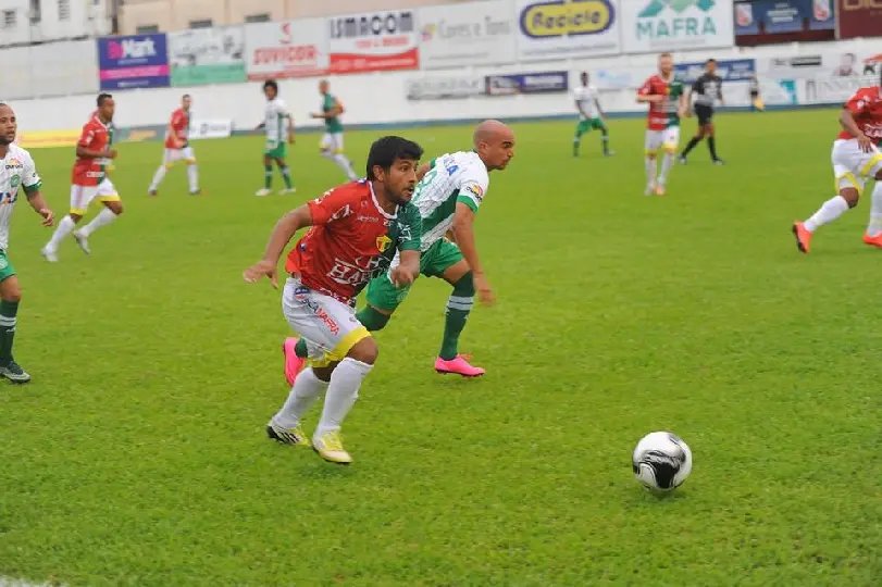 Brusque joga bem, mas Chapecoense é quem vence