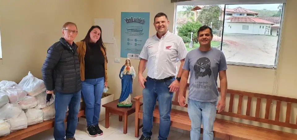 Mega Motos entrega alimentos arrecadados durante a campanha &ldquo;Motociclista Solid&aacute;rio&rdquo;