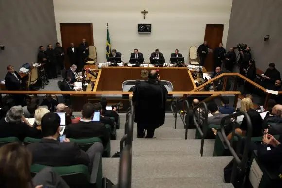 Maioria da Quinta Turma do STJ vota contra pedido de Lula para evitar prisão