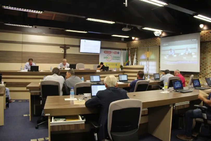 C&acirc;mara aprova contas da Prefeitura de 2016, apesar de ressalvas do TCE