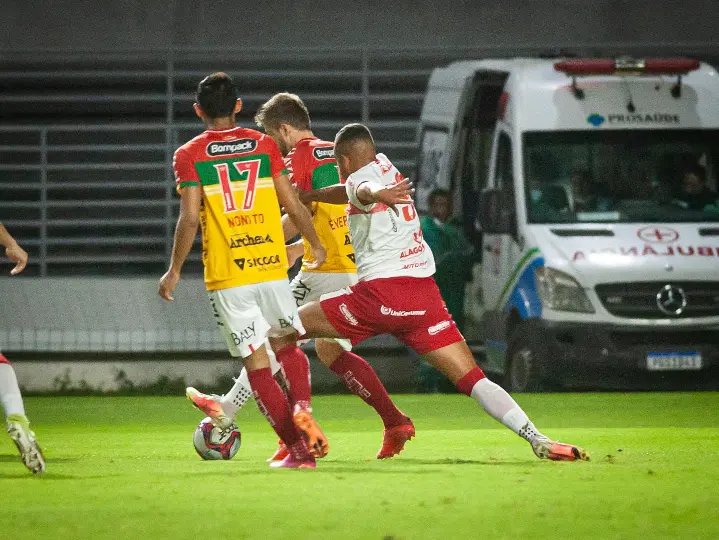 Brusque faz rach&atilde;o antes de jogo contra Oper&aacute;rio
